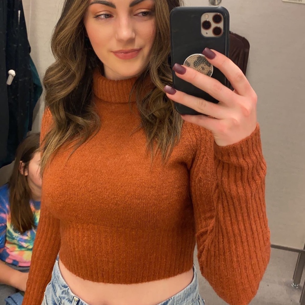 URBAN OUTFITTERS BDG CROP TURTLENECK SWEATER SIZE SMALL IN RUST